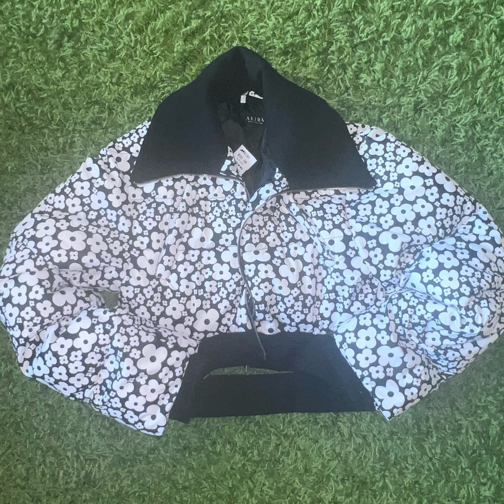 Akira Ditsy Daisy Puffer